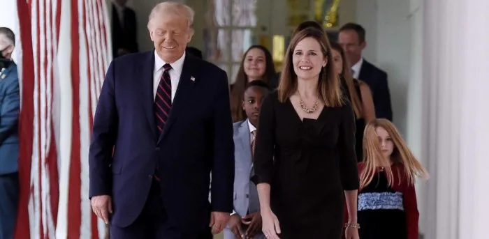 Donald Trump choisit Amy Barett pour une Cour Suprême de plus en plus catholique