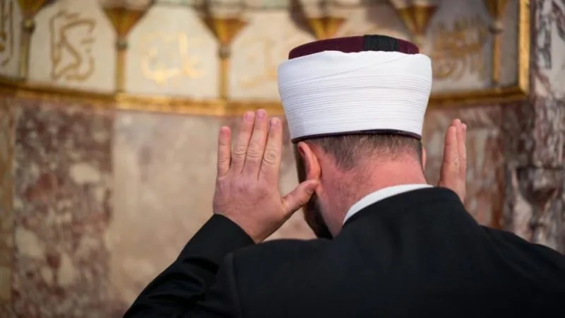 Irlande : Un prêtre moderniste invite un imam à diriger une prière pour la rentrée scolaire