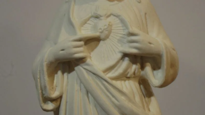 Les statues des Éditions Saint Rémi