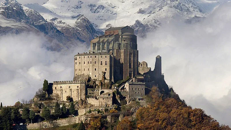 Le coup d’épée de Saint Michel : sept sanctuaires unis par un fil invisible