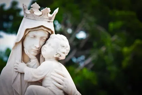 C’est le Mois de MARIE c’est le Mois le plus beau !