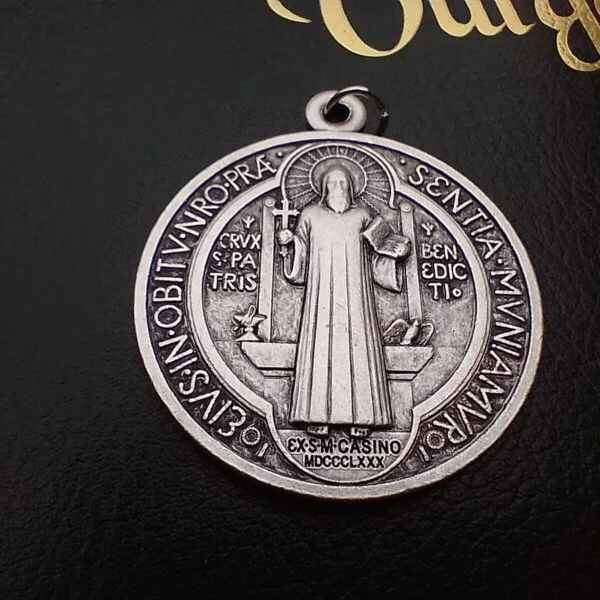 Médaille de saint Benoît (plusieurs modèles)
