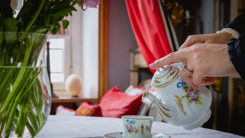 L’Académie des bienséances : redécouverte de l’art de vivre à la française