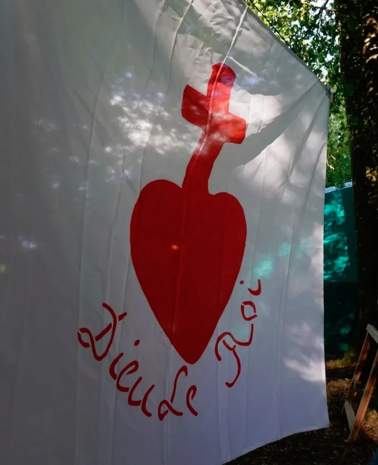Drapeau du Sacré-Cœur "Dieu le Roi"